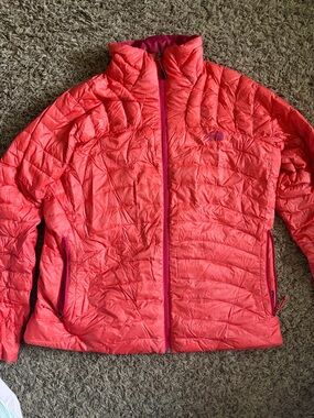 The North Face Women's Coral-Red Packable Puffer Jacket